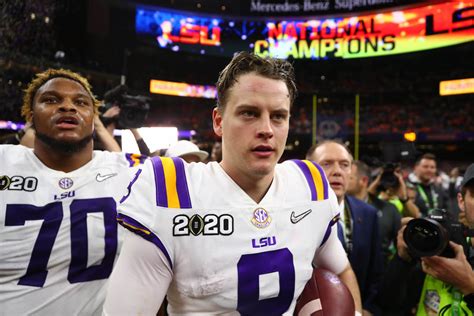 joe burrows naked|Former LSU QB Joe Burrow explains muscular pic of him that。